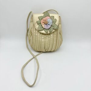 Vintage 1980’s Elizabeth Olney Pin-Tuck Metallic Cream‎ Bag w/Flower Detail
